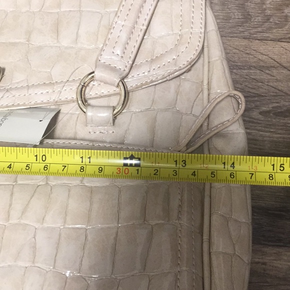 ⚡️NWT- Liz Claiborne Handbag (Final Price) - Picture 4 of 8